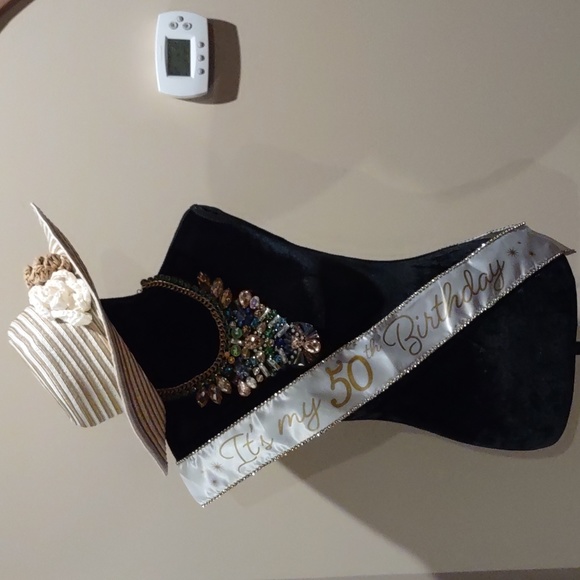 Accessories - Dressing up the mannequin